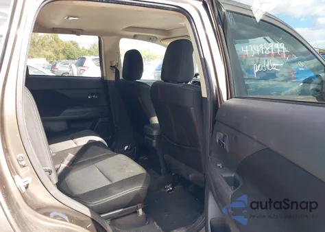 2017 Mitsubishi Outlander Se/Sel z USA, uszkodzony, nr VIN JA4AZ3A31HZ027794